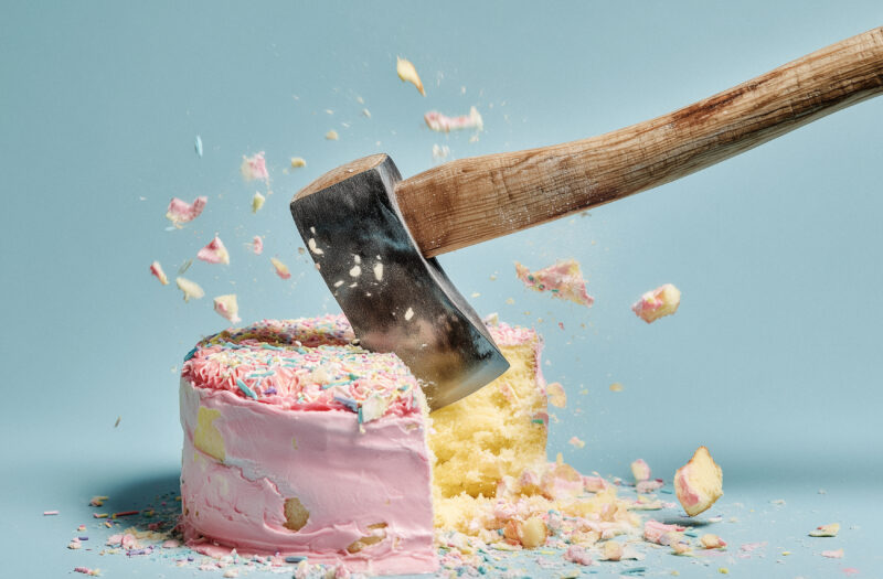 View Cut the Cake Free Stock Image
